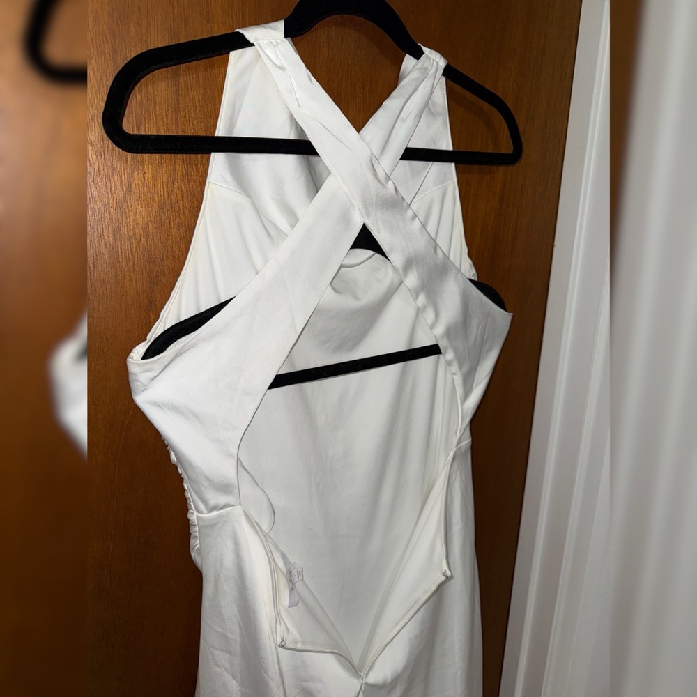 Elegant White Satin Dress - Picture 3 of 6
